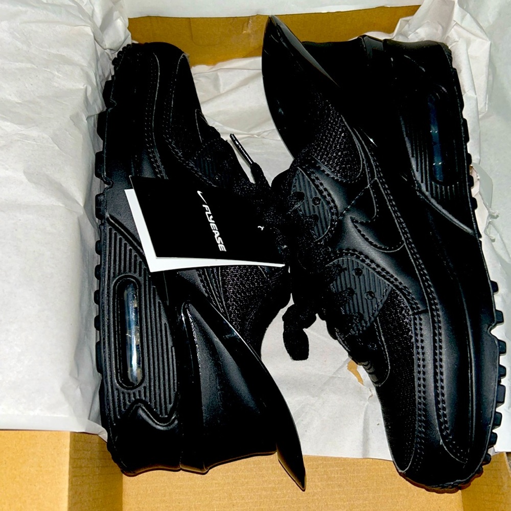 New Authentic Wmns Blk Air Max Flyease Sz 7.5.